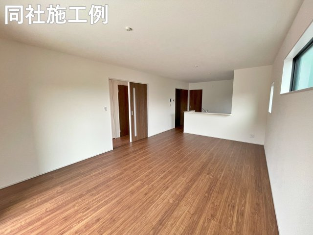 新築戸建　リーブルガーデン曽我部町南条宮田筋の居間・リビング|同社施工例