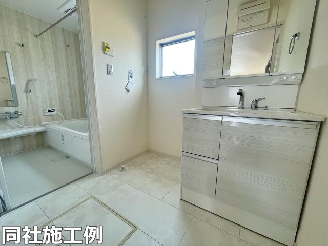 新築戸建　リーブルガーデン曽我部町南条宮田筋の独立洗面台|同社施工例