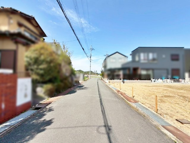 新築戸建　リーブルガーデン曽我部町南条宮田筋の前面道路含む現地写真|現地写真