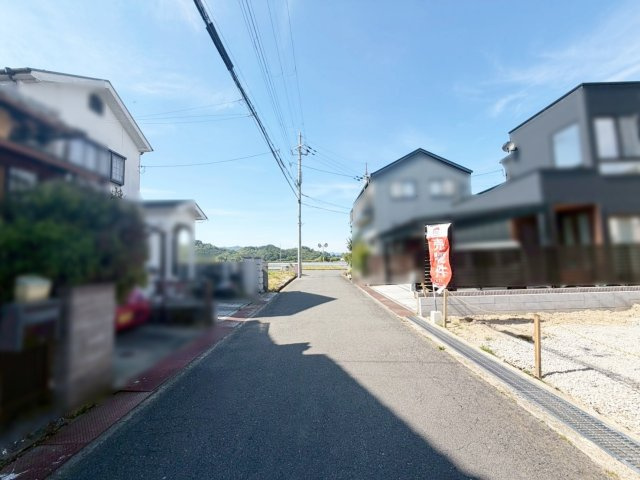 新築戸建　リーブルガーデン曽我部町南条宮田筋の前面道路含む現地写真|現地写真