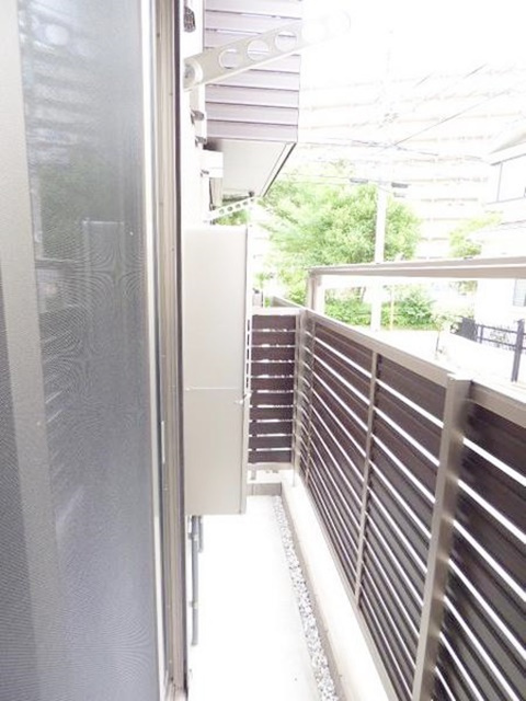 横浜市戸塚区上倉田町のアパートのバルコニー