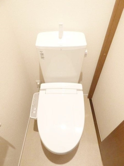 横浜市戸塚区上倉田町のアパートのトイレ