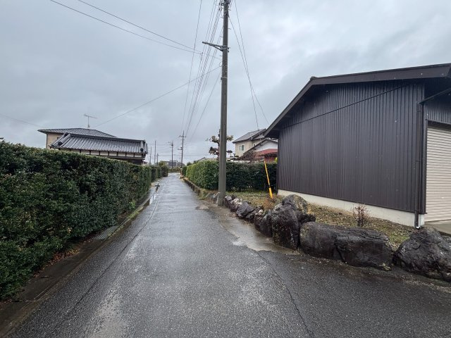 【前面道路含む現地写真】 | 稲敷市浮島　平屋付　吹抜4LDK　