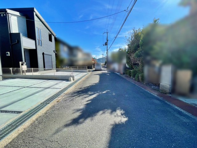 新築戸建　リーブルガーデン曽我部町南条宮田筋の前面道路含む現地写真|10/15現地写真