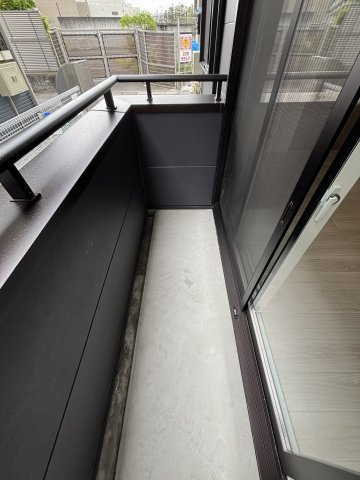 川崎市多摩区中野島４丁目のアパートのバルコニー