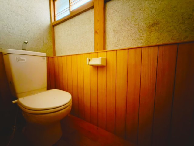 夏は海辺で海水浴♪銚子市長塚町中古住宅のトイレ