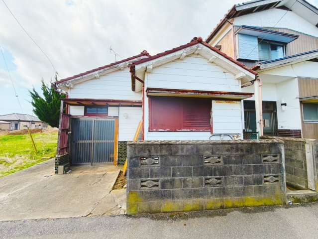 夏は海辺で海水浴♪銚子市長塚町中古住宅の外観