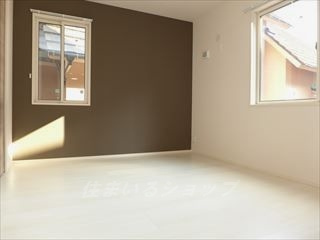 広島市安佐北区三入２丁目のアパートの寝室