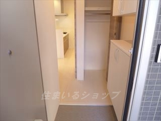 広島市安佐北区三入２丁目のアパートの玄関