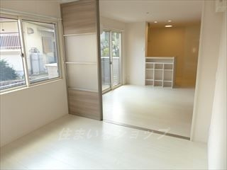 広島市安佐北区三入２丁目のアパートの居間・リビング|人気の対面キッチン