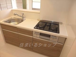 広島市安佐北区三入２丁目のアパートのキッチン|３口ガスコンロ・グリル付き