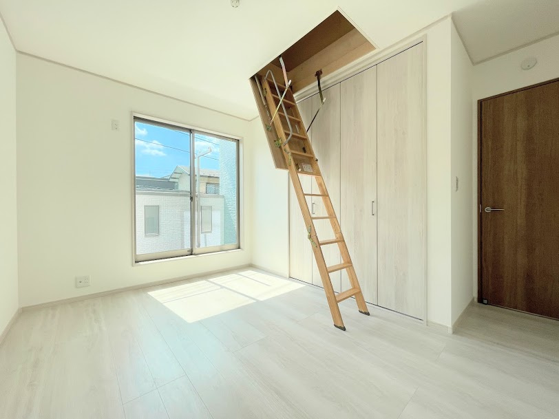 戸塚区平戸5丁目　新築戸建　第2の収納|【モデルルーム写真】◆クローゼットに収まりきらない衣類や、クリスマスツリーや雛人形などの季節ものを収納する際に役立ちます！！