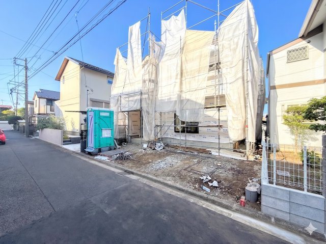 戸塚区平戸5丁目　新築戸建　第2の外観|◆堂々たる趣ながら、主張し過ぎずどこか余裕を感じさせるシャープなフォルムで佇む邸宅は、晴天の空と照らし合わせる事で、本来あるべき完成形の姿を見せてくれます。