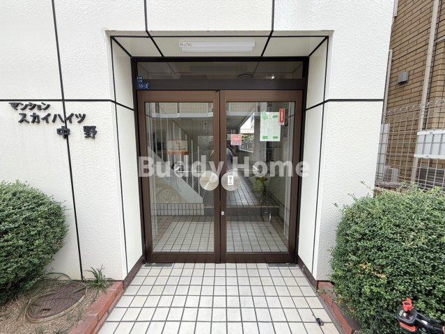 スカイハイツ中野のエントランス