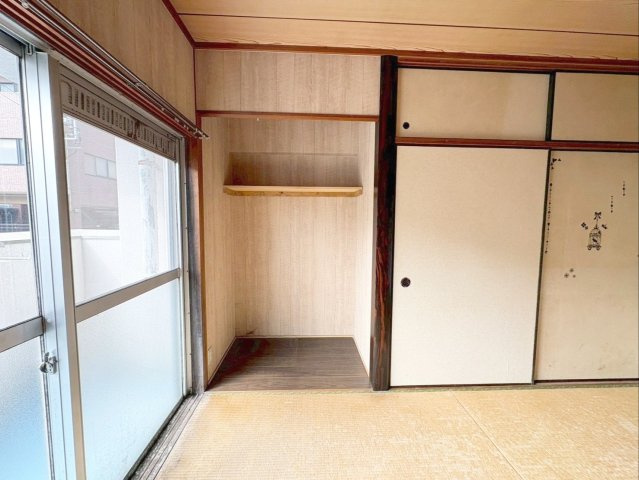 ロイヤルマンション新下関の和室|バルコニーに面した明るいお部屋です！
