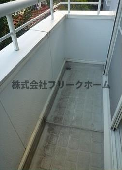 三鷹市下連雀３丁目のタウンのバルコニー