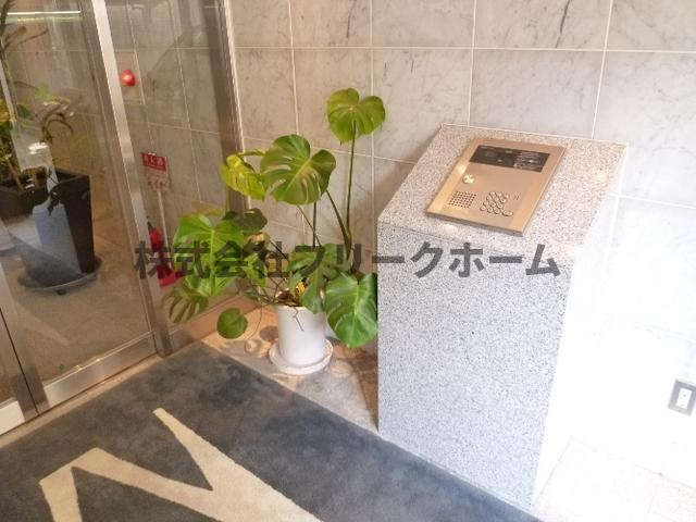 武蔵野市吉祥寺東町２丁目の賃貸マンションのエントランス