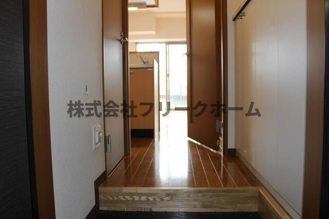 武蔵野市吉祥寺東町２丁目の賃貸マンションの玄関