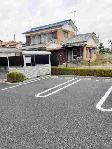 【駐車場】 | ル　シェル　ブルー | 駐車場があるので、車を買う予定の方も安心です