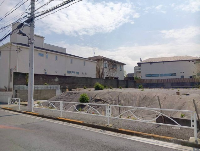 目黒区中根2丁目　建築条件なし売地の前面道路含む現地写真