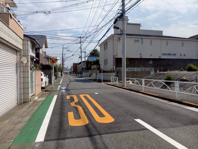 目黒区中根2丁目　建築条件なし売地の前面道路含む現地写真