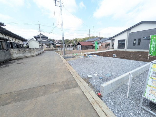 つくば市高野3期　新築戸建　の前面道路含む現地写真