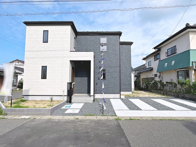 新築戸建・新築建売　郡山市安積町長久保三丁目　安積第三小・安積第二中の玄関|モニター付きインターホンで訪問者を確認できるので、防犯対策やプライバシー保護など安心です！