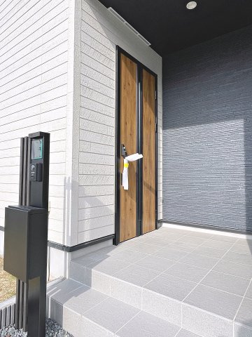新築戸建・新築建売　郡山市安積町長久保三丁目　安積第三小・安積第二中の玄関|広々としたSIC付きなのでベビーカーやカー用品、アウトドアグッズなどの収納にも便利です！