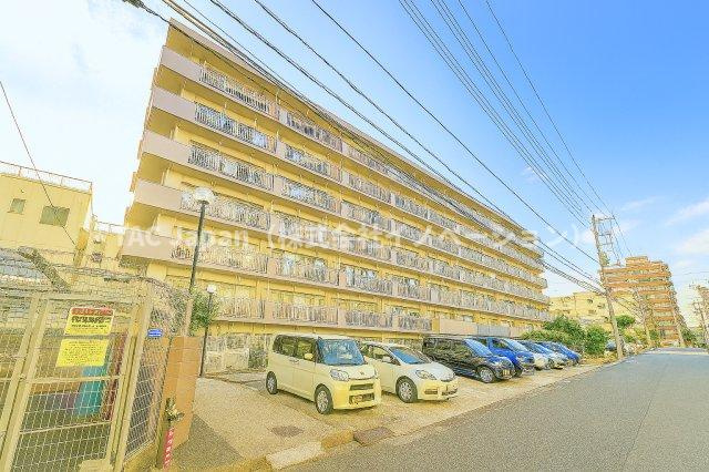 第二お花茶屋ダイヤモンドマンションの外観|控えめながらも洗練されたフォルムが、街並みに自然と溶け込みます。ほどよい高さと落ち着きのある佇まいが、住まう人に安心感と静かな誇りをもたらします。