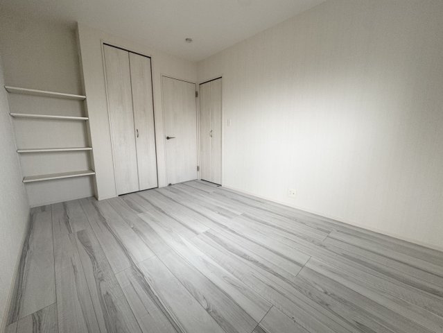 グランディ施工の立地良しなオール電化の理想な新生活♪小山市東間々田の洋室
