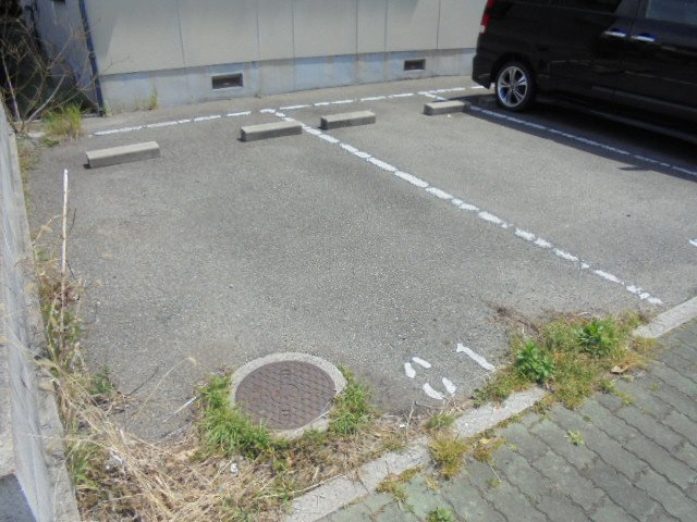 ステップハイツの駐車場