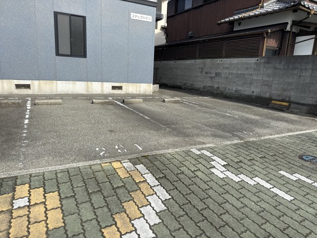 ステップハイツの駐車場
