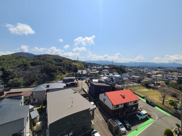 モントーレ周船寺の展望|〇気持ちのいい空が見渡せる広いバルコニー。爽やかな風を感じて、心躍る素敵な暮らしがはじまります。