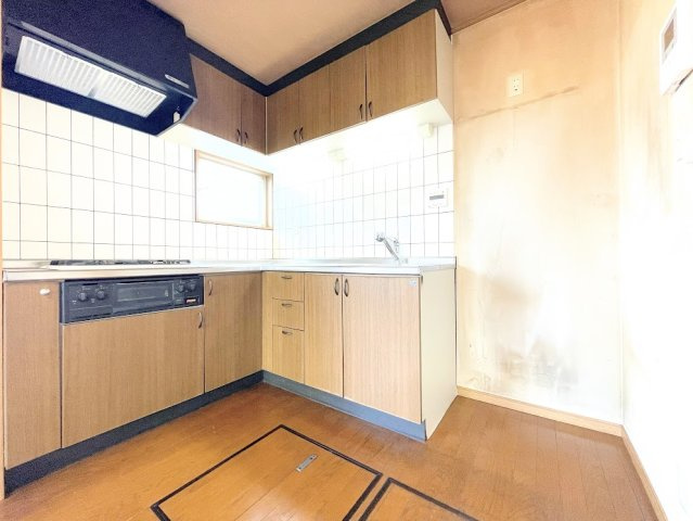【キッチン】 | ◆横浜市南区中里　中古住宅◆ | ◆ご家族みんなで調理ができる位のスペースを実現したキッチン空間となっております。みんなで作った料理を召し上がりながらの会話は、どのような物になるのでしょうか。