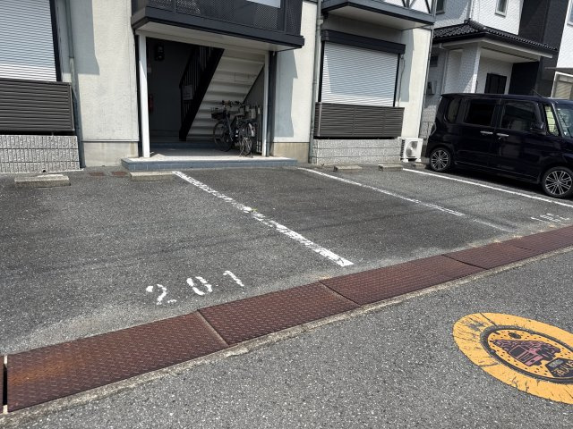 ハイツ片島の駐車場