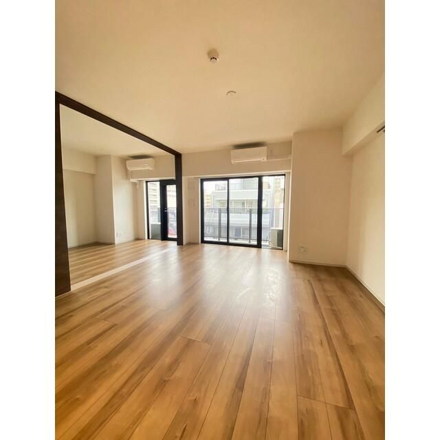 ラ・ヴィータ新御徒町の居間・リビング