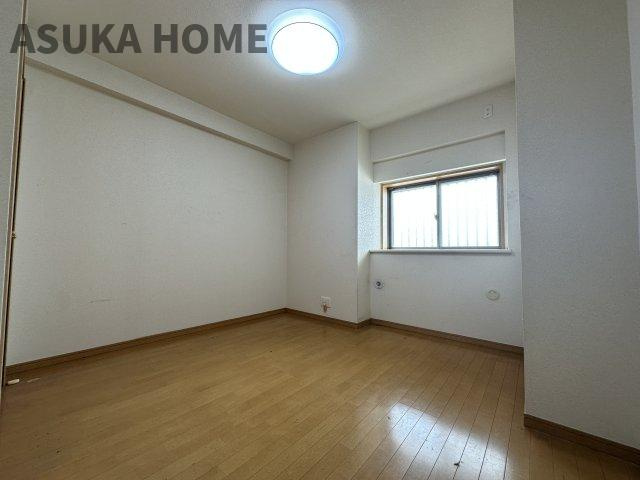 リブゼ横浜アクアガーデンの洋室|家族一人ひとりの大切なプライベート空間の居室。家具の配置のご相談は是非お任せください。