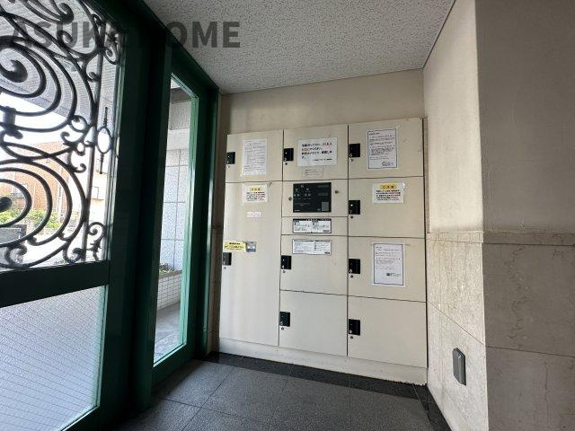 リブゼ横浜アクアガーデンの設備|不在時にもあると大変便利な宅配ボックスを完備。