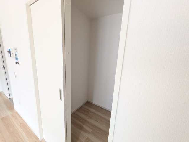 取手市戸頭　17期　新築戸建て　1号棟の洋室|リビングと繋がる多目的スペース。引き戸を開ければ広々LDK、閉じれば客間や書斎、お子様の遊び場に早変わりします。日当たりも良好です♪