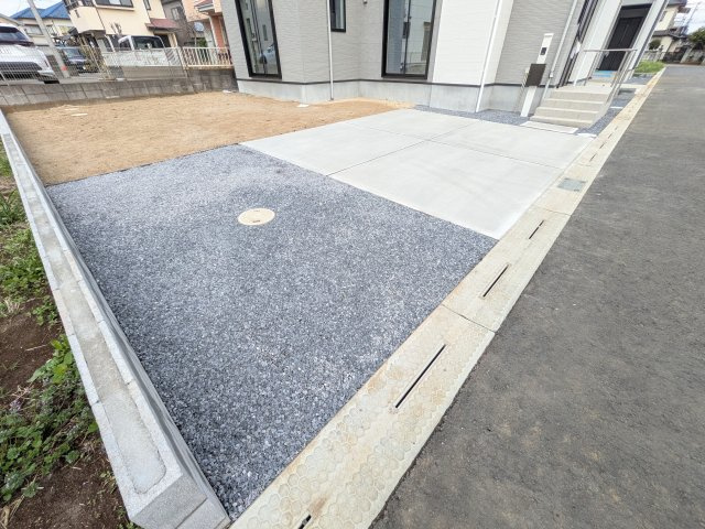 取手市戸頭　17期　新築戸建て　2号棟の駐車場|駐車は3台以上可能です♪