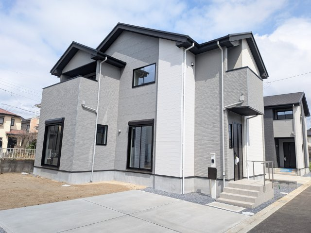 取手市戸頭　17期　新築戸建て　2号棟の前面道路含む現地写真|【月々7万円台〜】
写真だけでは伝わらない快適さを、ぜひ現地で体感しませんか？
即日見学可能です！平日のご案内も可能です♪
お気軽にお問合せください！
