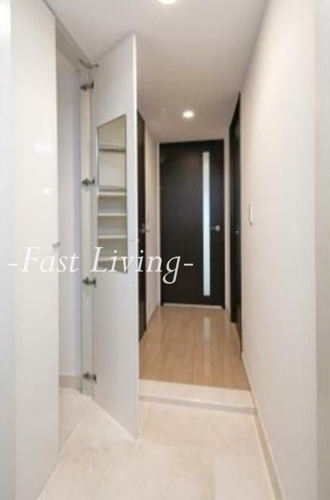 Ｃｒｅａｒｅ麹町の玄関