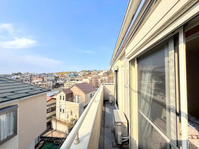 港南区芹が谷1丁目　中古戸建のバルコニー|◆日当たり良好なバルコニー！毎日のお洗濯にも嬉しいですね！