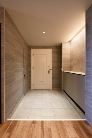 芦屋親王塚パークマンションの玄関|明るい玄関です