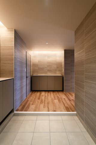 芦屋親王塚パークマンションの玄関|明るい玄関です