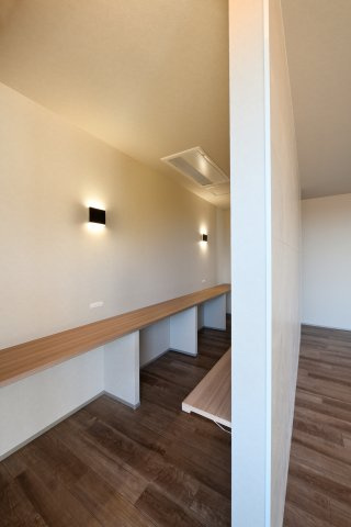 芦屋親王塚パークマンションの居間・リビング|こちらのリビングで趣味の時間をお楽しみください