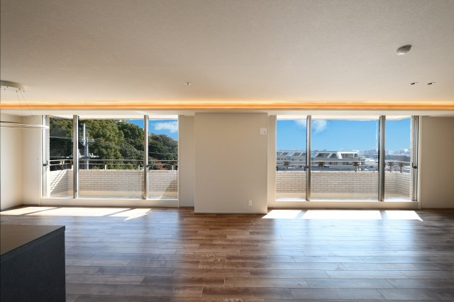 芦屋親王塚パークマンションの居間・リビング|おしゃれなリビングです