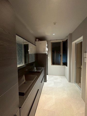 芦屋親王塚パークマンションの洗面所|夜間