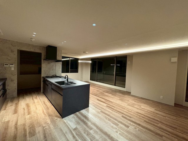 芦屋親王塚パークマンションの居間・リビング|夜間