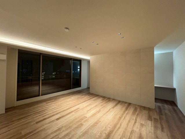 芦屋親王塚パークマンションの居間・リビング|夜間